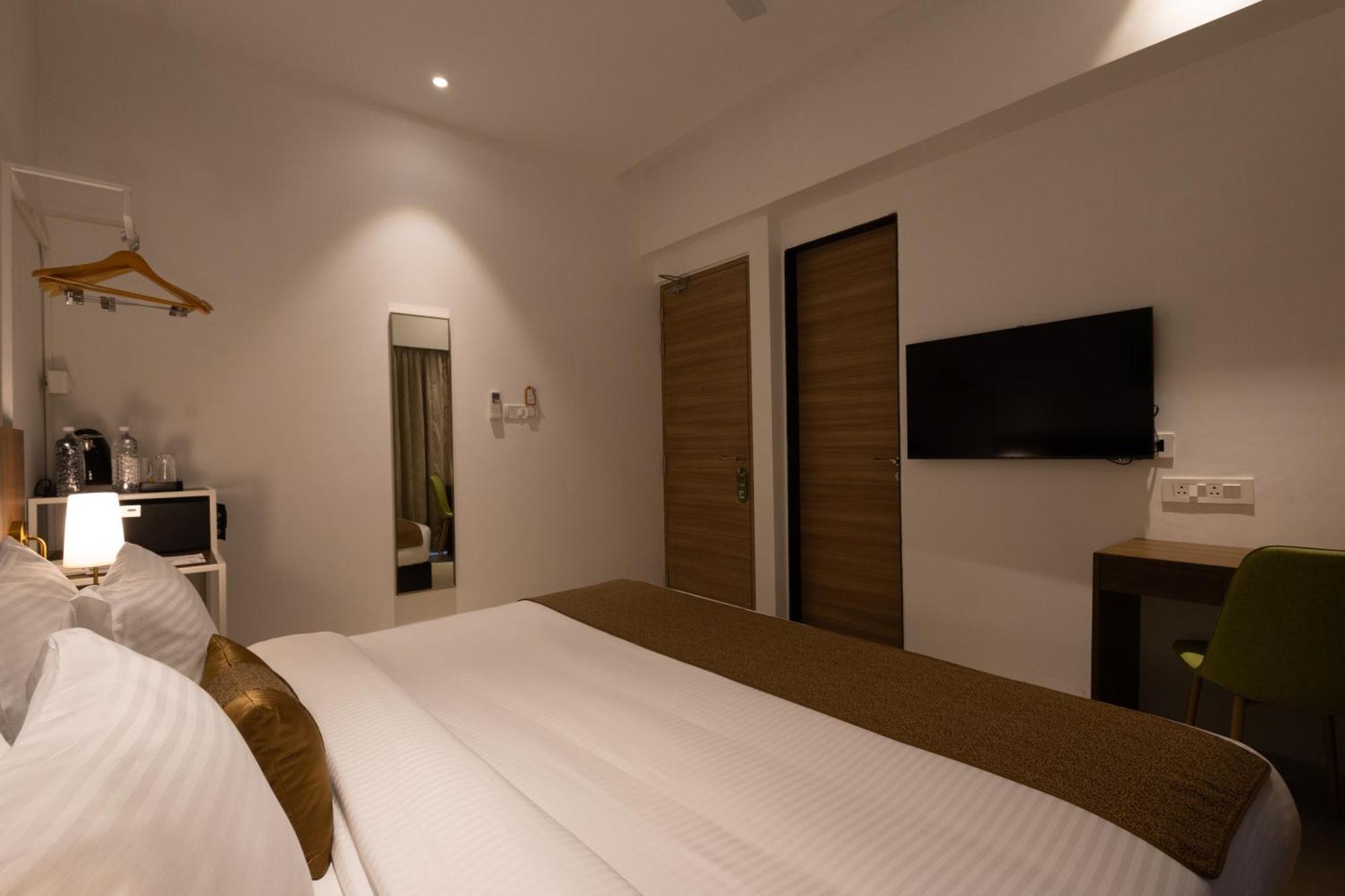 Freesia Residency By Express Inn - Navi Mumbai Exteriör bild